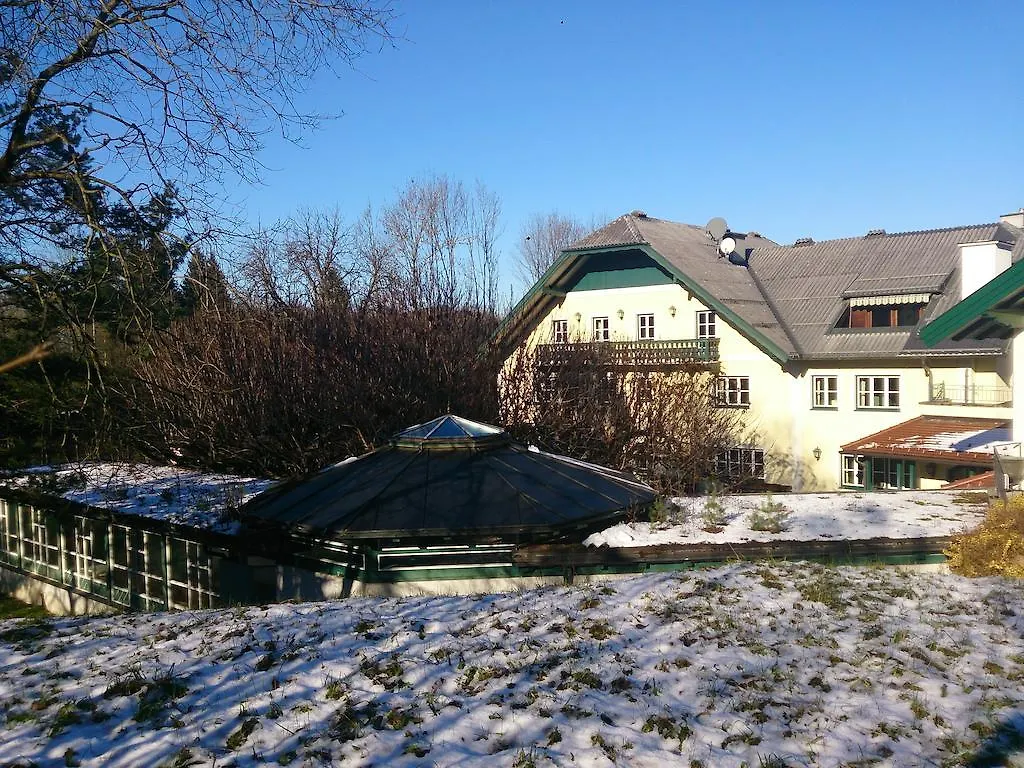 Gasthaus Ueberfuhr Elsbethen Guest house